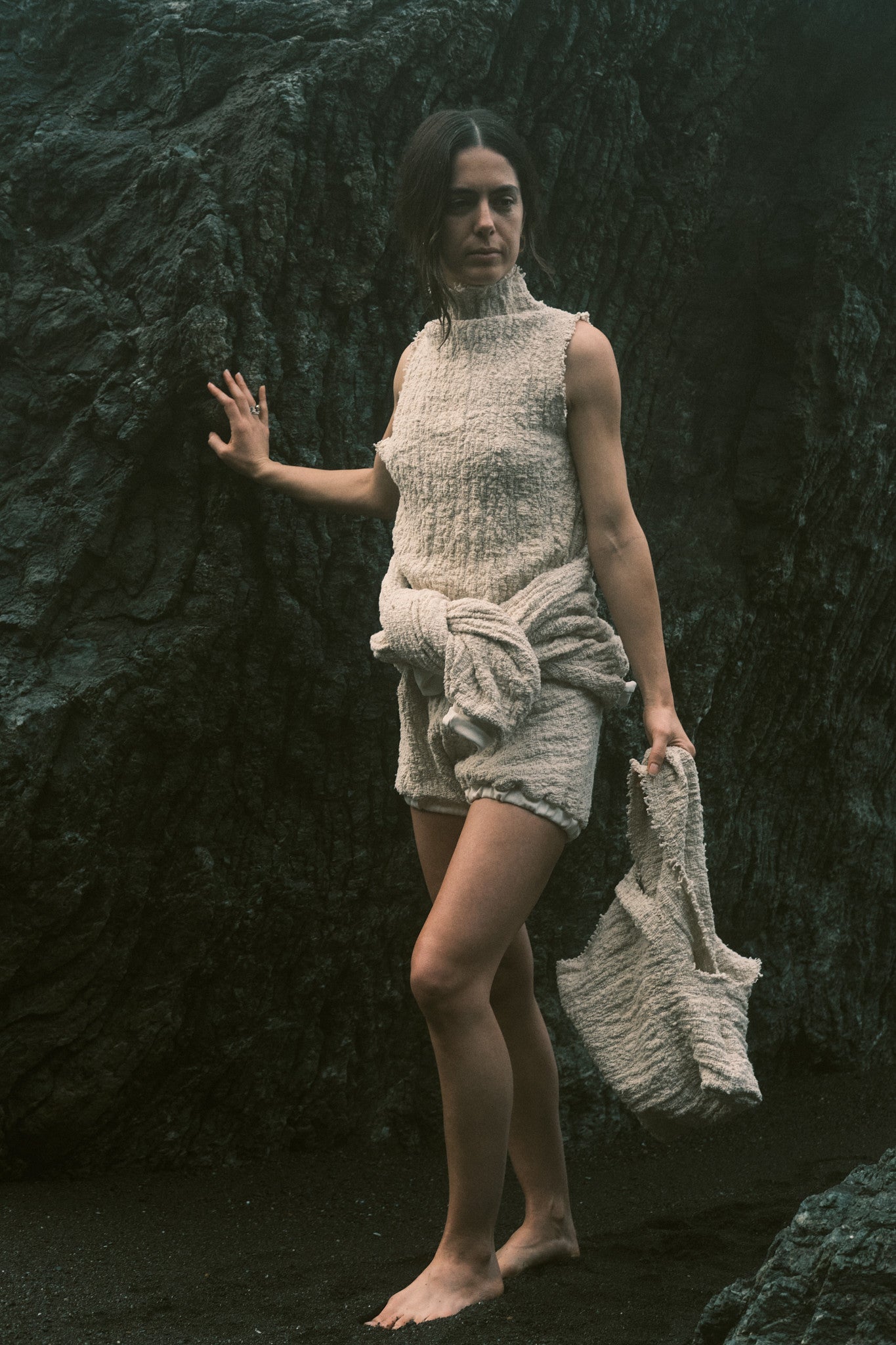 Otu Sleeveless Funnelneck in Handwoven Organic Cotton