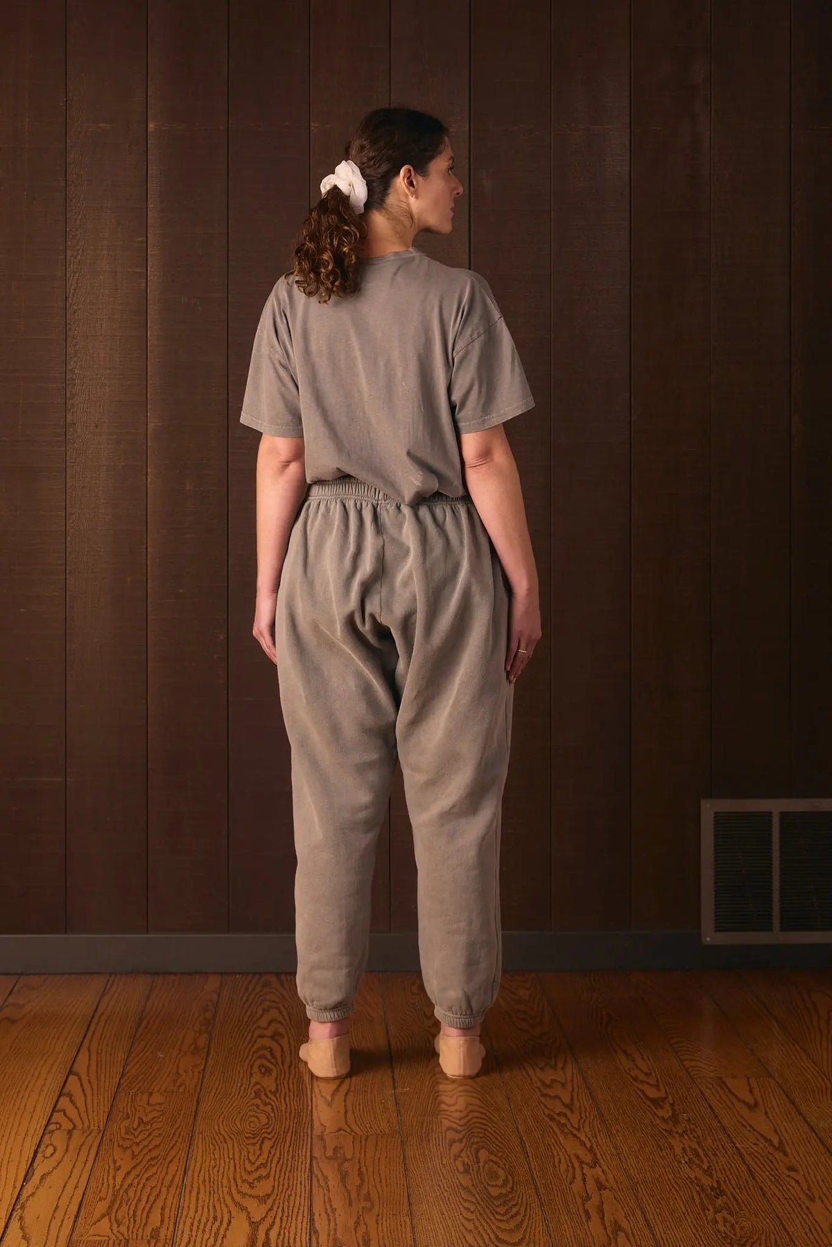 Back view of the Den Shirt worn (shown in OurCarbon gray for fit)
