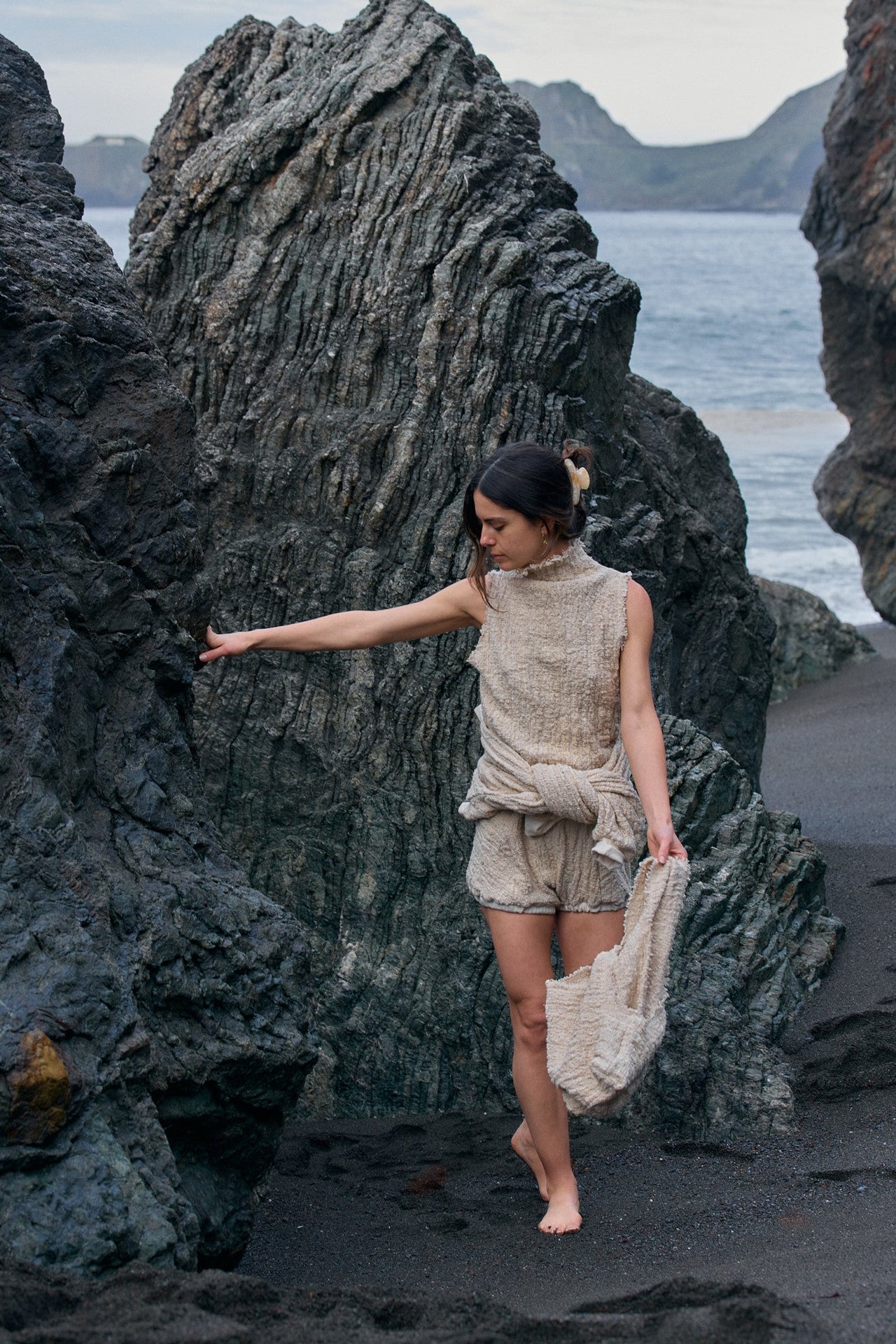 Otu Sleeveless Funnelneck in Handwoven Organic Cotton