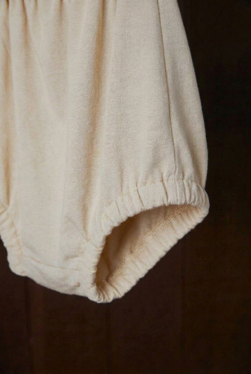Close-up of the undyed Comfort Bloomer scrunchie leg band